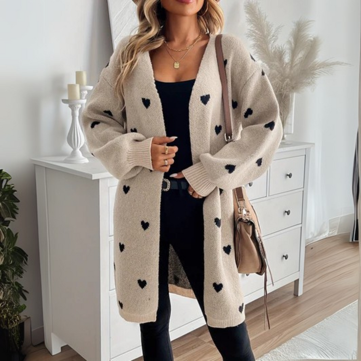 Julia – Strickjacke mit Herzmuster