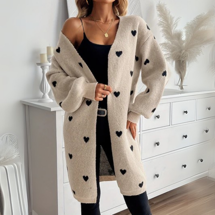 Julia – Strickjacke mit Herzmuster