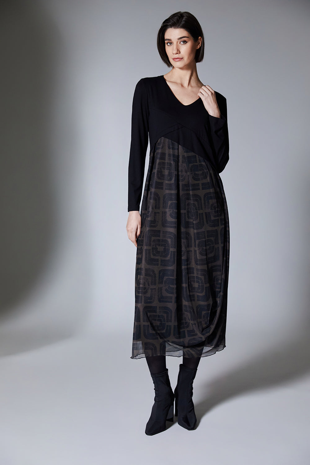 Maeve | Schwarzes Jersey- und Mesh-Midikleid