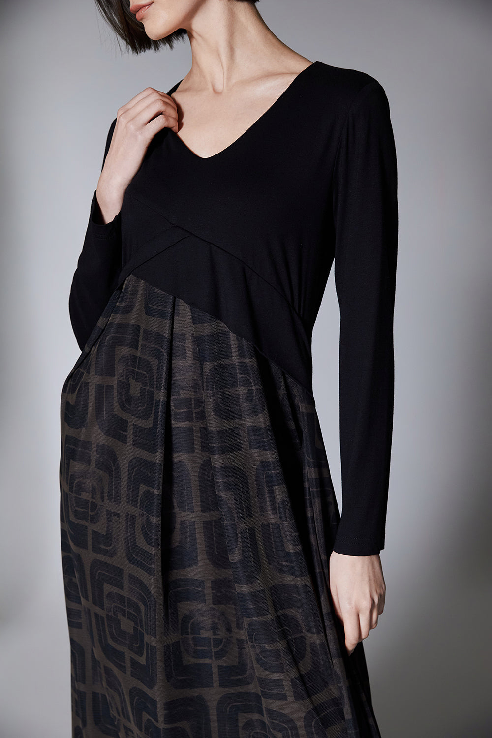 Maeve | Schwarzes Jersey- und Mesh-Midikleid